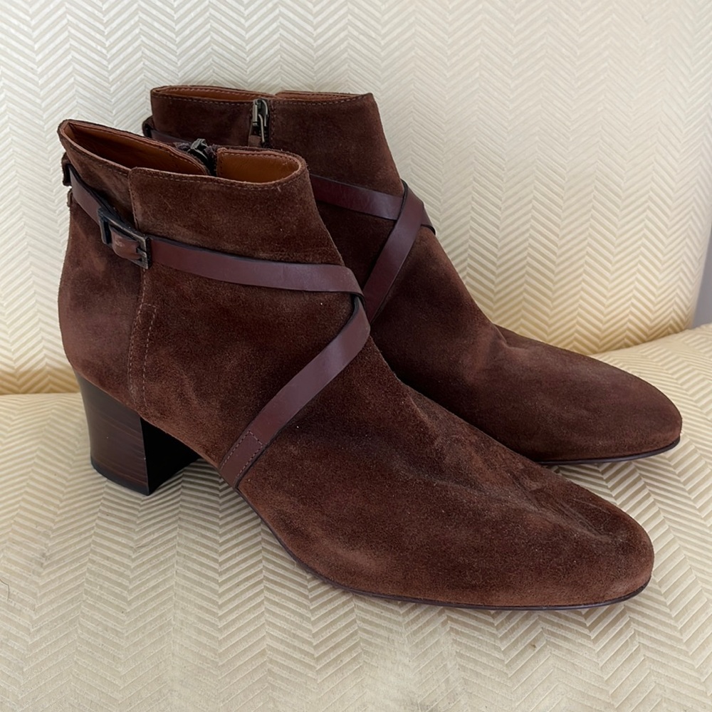 NWT Aquatalia boots